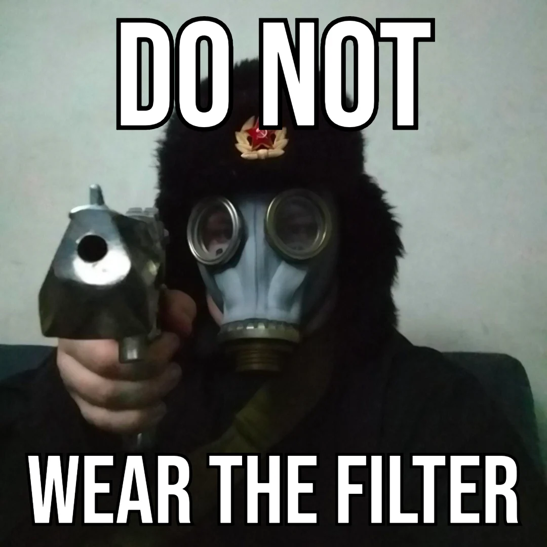 Soviet GP-5 Gas Mask Kit (Display Use Only) - Image 3