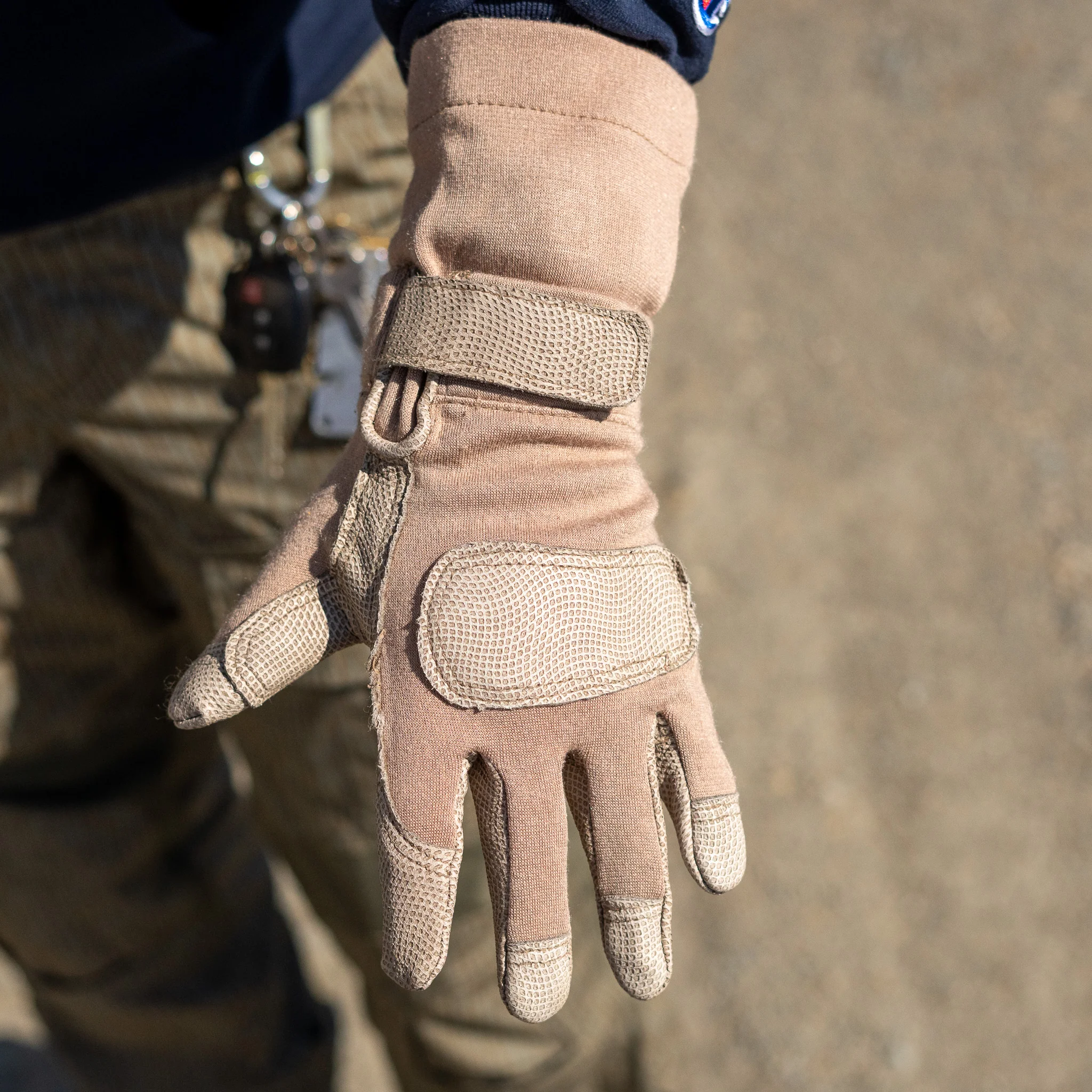 Unissued USMC Coyote Brown Nomex FROG Combat Gloves - Image 3